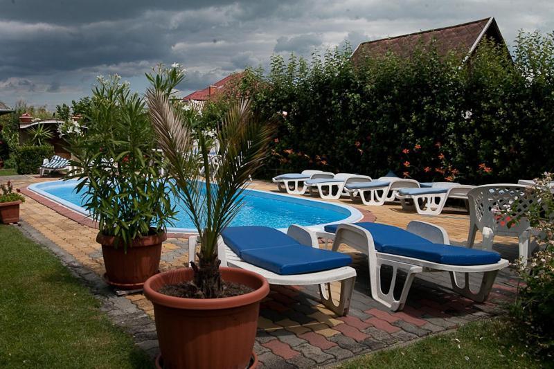 Hotel Holp Panzio Balatonföldvár Exterior foto