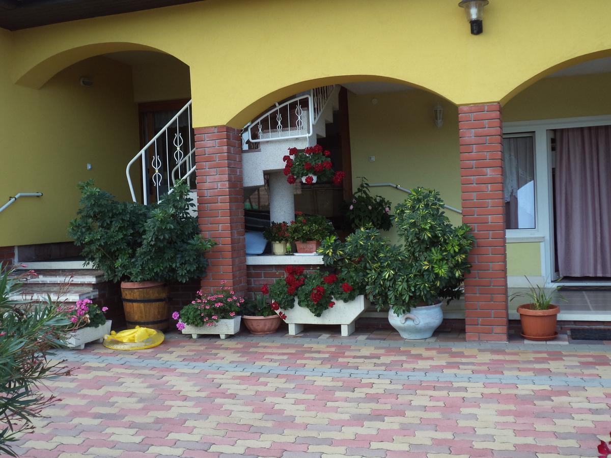 Hotel Holp Panzio Balatonföldvár Exterior foto