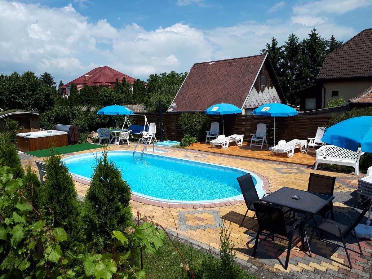 Hotel Holp Panzio Balatonföldvár Exterior foto